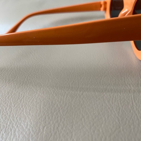 NEW CLOUT SUNGLASSES - Picture 2 of 2